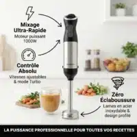 Dyceros Le Mixeur plongeant 3-en-1 Dyceros Slash 1000W, noir et argent, avec pied en acier inoxydable, variateur + Turbo, hachoir et fouet inclus, est posé sur le plan de travail à côté d'un verre de jus d'orange.