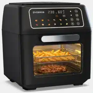 Dyceros Friteuse à air chaud noire Dyceros ClearFry Grill 2400 W | Four de comptoir de 12 L doté d'un écran tactile numérique, montrant des frites dans un panier en fil métallique et un steak sur une grille à l'intérieur de la chambre de cuisson vitrée.